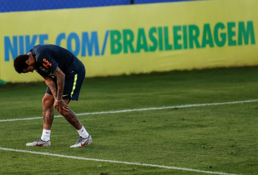 EFE Neymar se duele de la rodilla durante entrenamiento de Brasil