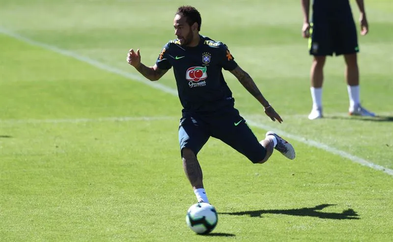 Neymar realiza una jugada en los entrenamientos