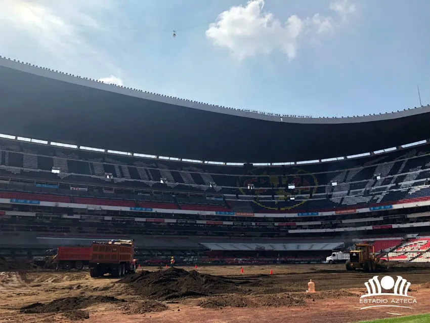 TWITTER @ESTADIOAZTECA Estadio Azteca, en plena instalación del césped