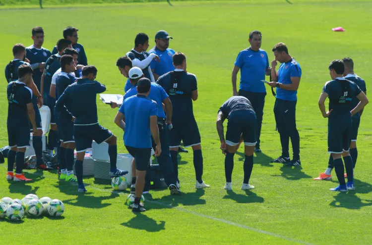 Caixinha hace un análisis del entrenamiento de Cruz Azul