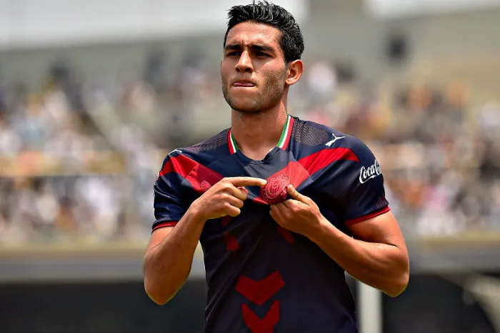 IMAGO7 Sandoval festeja con Chivas