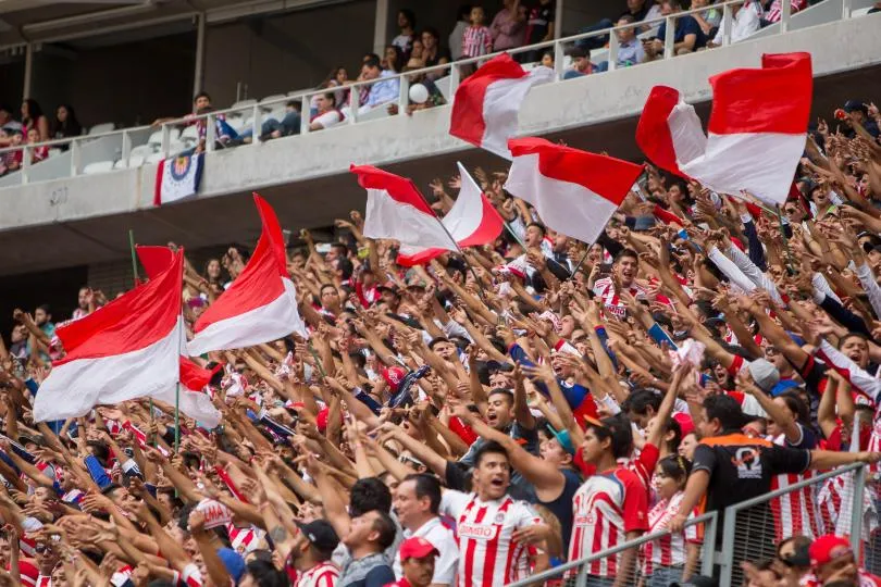 Afición de Chivas apoya a su escuadra