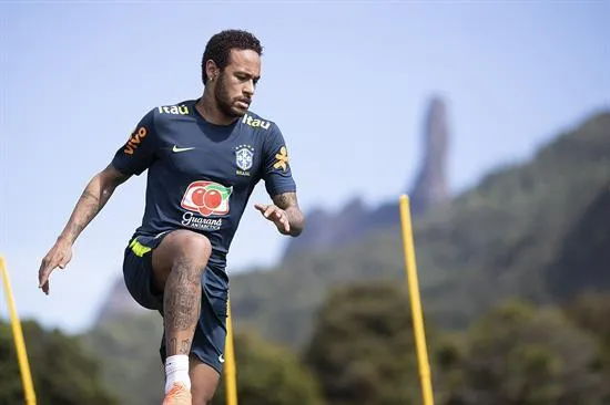 EFE Neymar, en entrenamiento con la selección de Brasil