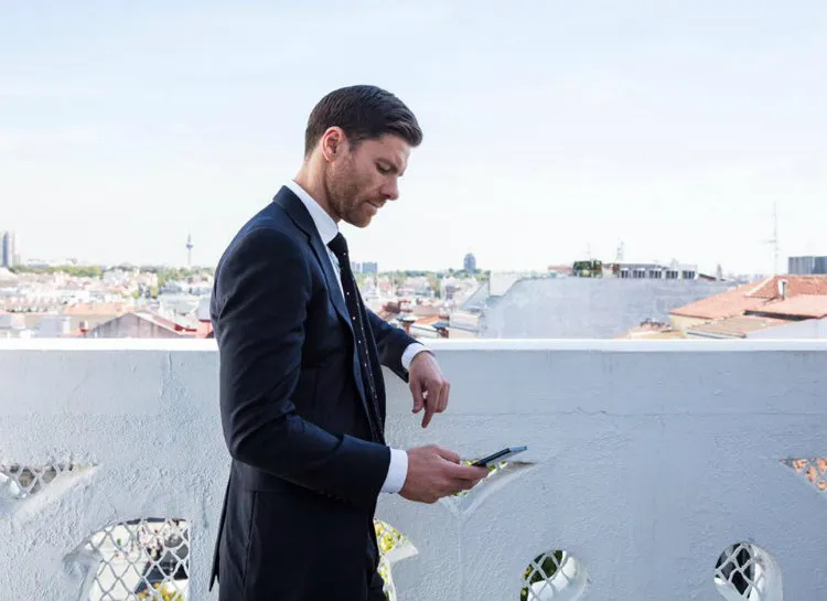 FACEBOOK XABI ALONSO Xabi Alonso arriba a una conferencia de prensa