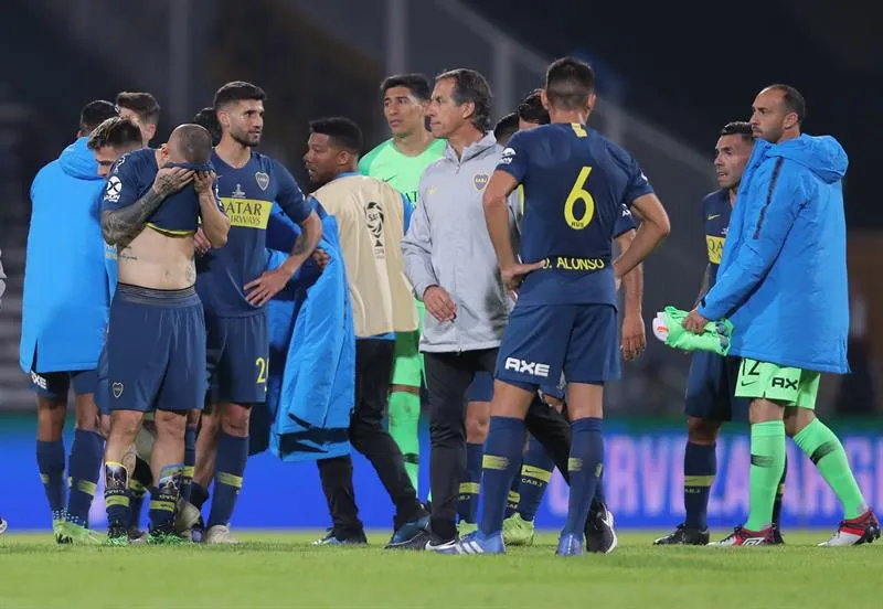 Jugadores de Boca se lamentan tras ser derrotados