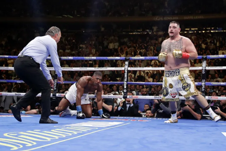 Andy Ruiz derriba a Joshua en el tercer round