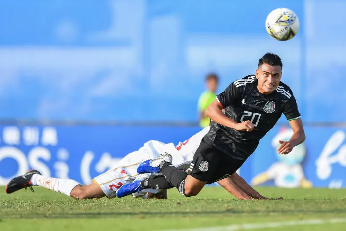 Torres define de cabezazo