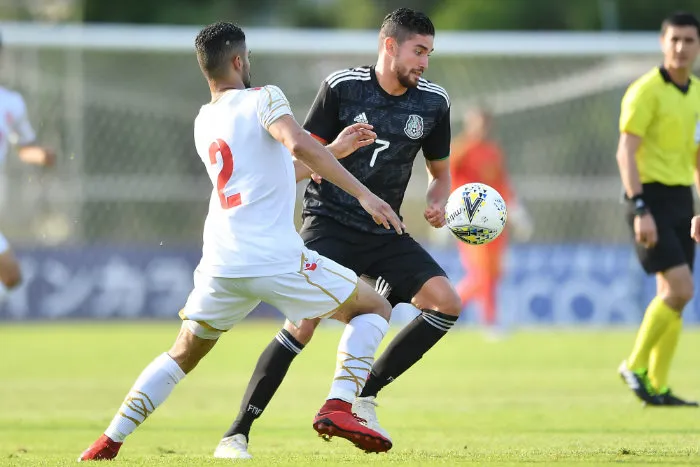 Yrizar pelea el balón
