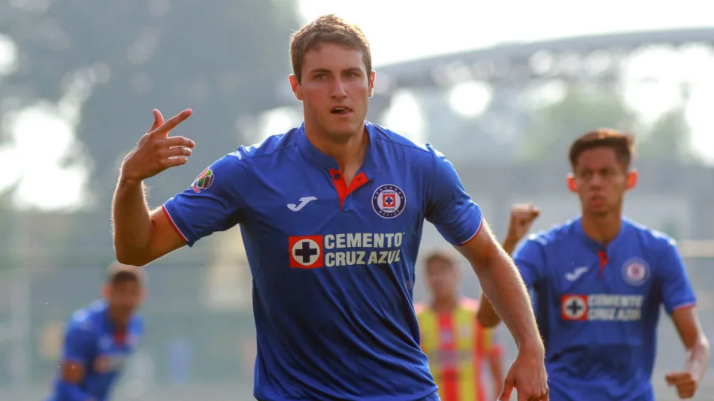 IMAGO7 Santiago Giménez festeja una anotaciones