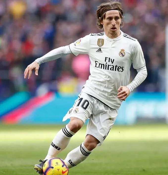 INSTAGRAM @LUKAMODRIC10 Modric conduce el balón en un juego con el Madrid