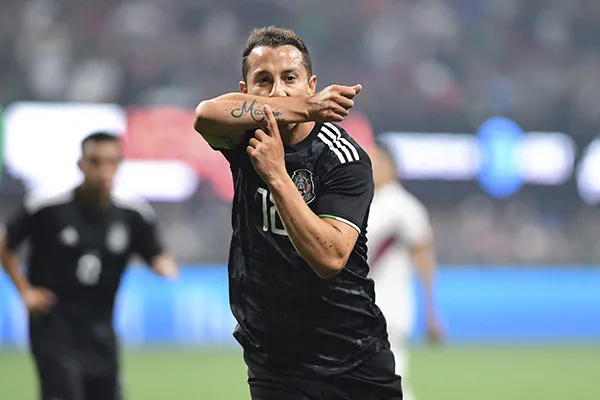 Guardado festeja su gol contra Venezuela