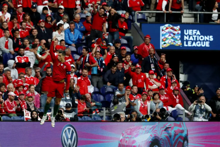 Cristiano Ronaldo festeja doblete ante Suiza