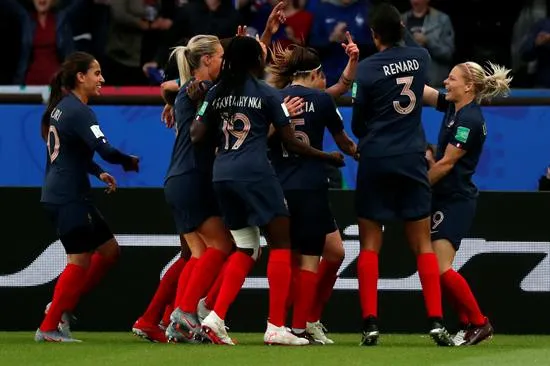 Jugadoras festejan en juego contra Corea