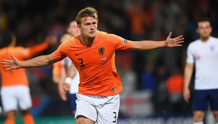 De Ligt en celebración de gol con Holanda