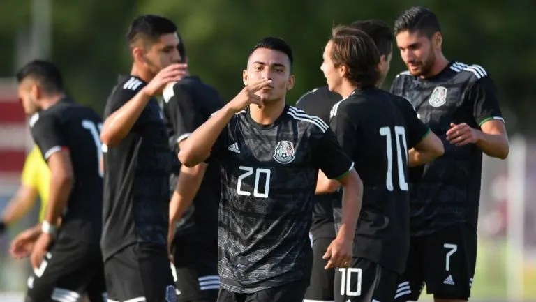 Combinado Tricolor festeja anotación en torneo Maurice Revello