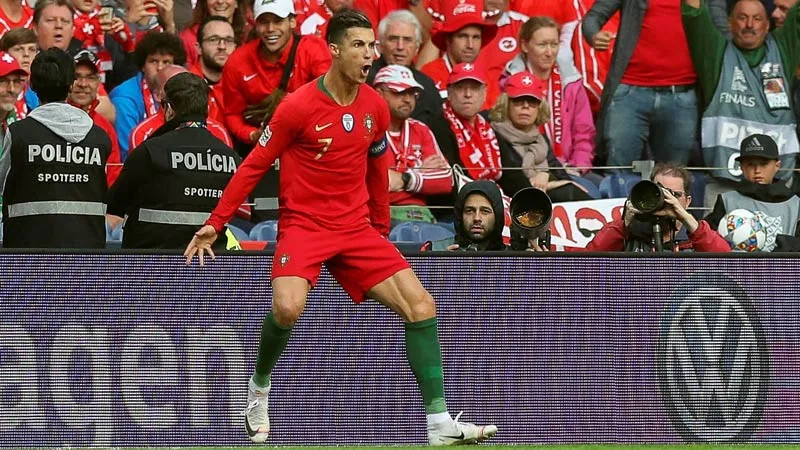 EFE CR7, festeja un tanto con Portugal en la Liga de Naciones