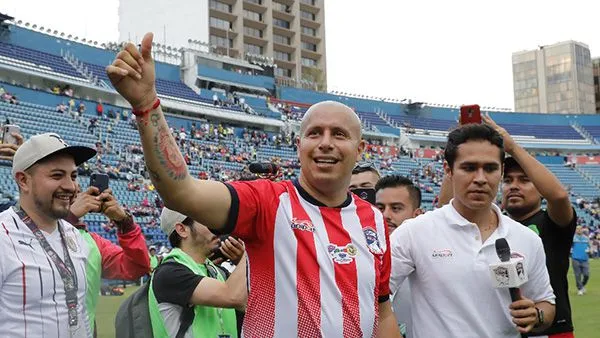 El Bofo Bautista al final del partido en el Estadio Azul