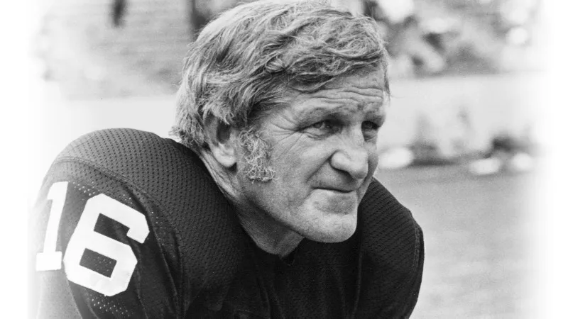 George Blanda en un partido con los Raiders