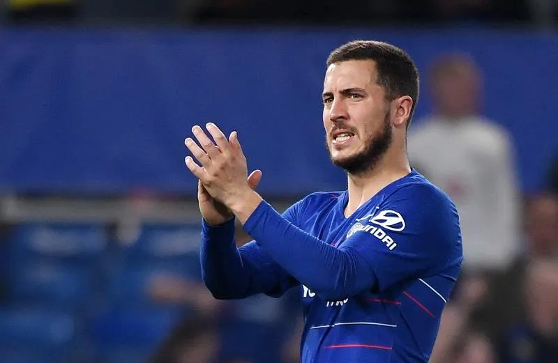 EFE Hazard aplaude en un juego con el Chelsea