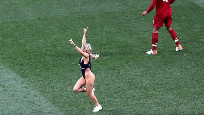 Wolanski invade la cancha