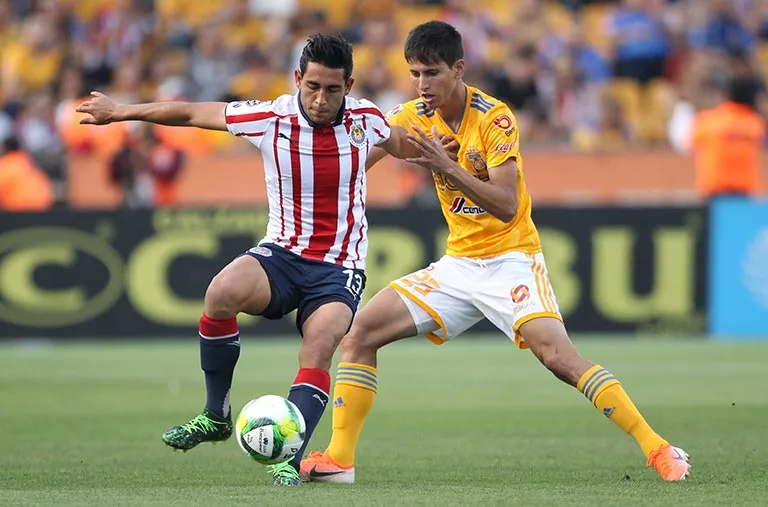 Jürgen Damm enfrentando a Chivas