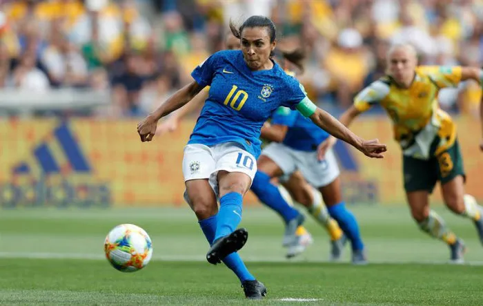 EFE Marta cobra un penalti