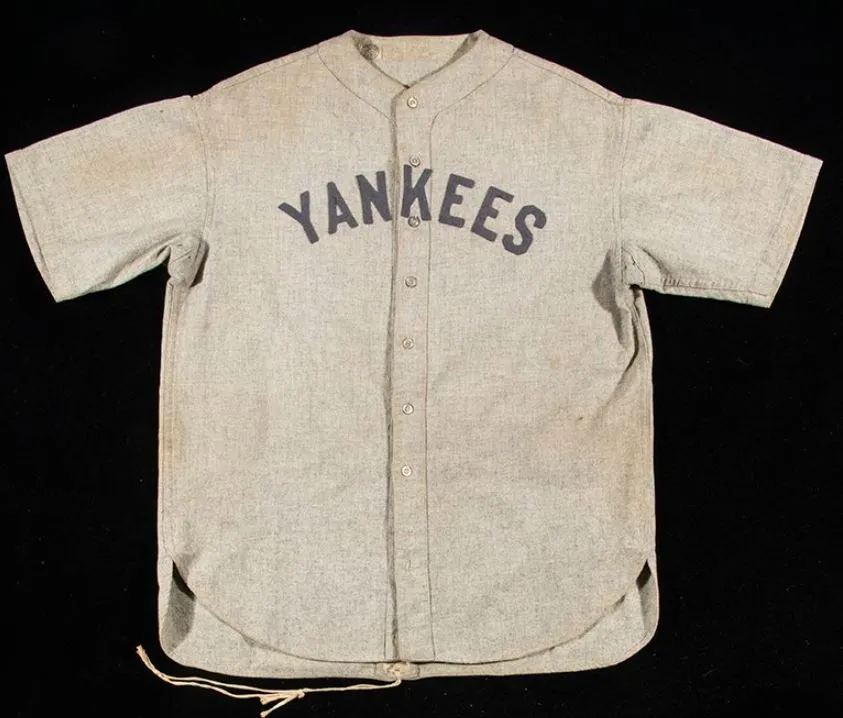 TWITTER @HuntAuctions Jersey del exbeisbolista, Babe Ruth