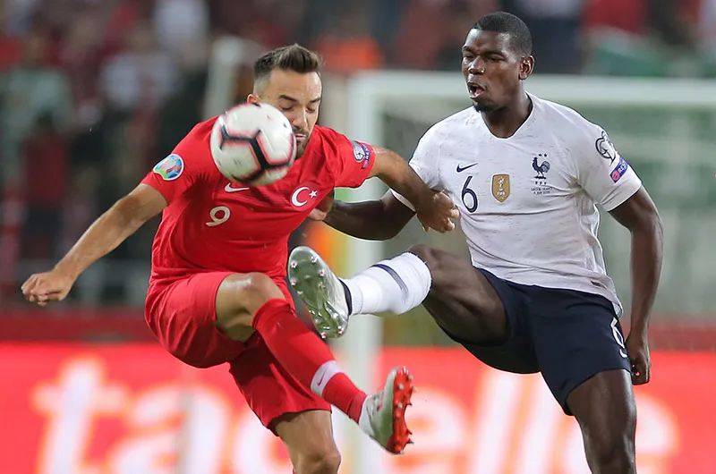 AP Paul Pogba en un partido con Francia