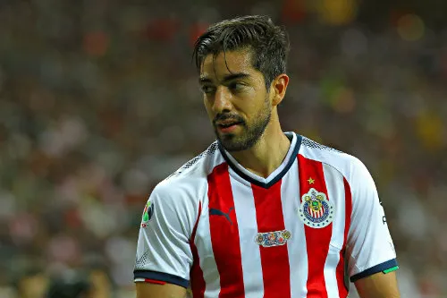IMAGO7 Pizarro durante un partido con Chivas