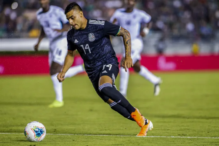 IMAGO7 Alexis Vega en un partido con el Tri