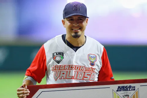 IMAGO7 Ramiro Peña luego de ser reconocido como el Jugador Más Valioso