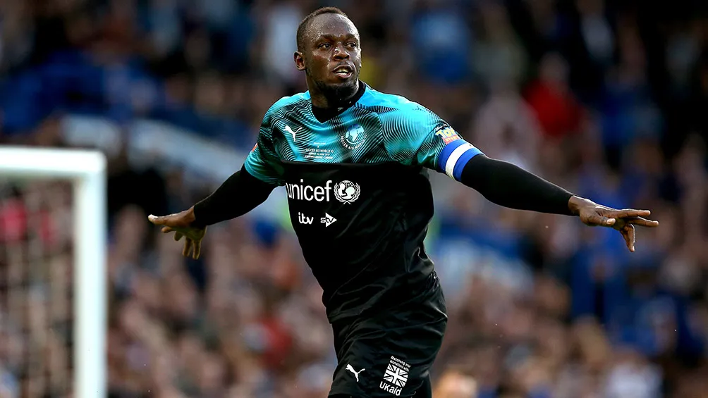 ZUMA PRESS Bolt festeja su gol en el duelo benéfico efectuado en Inglaterra