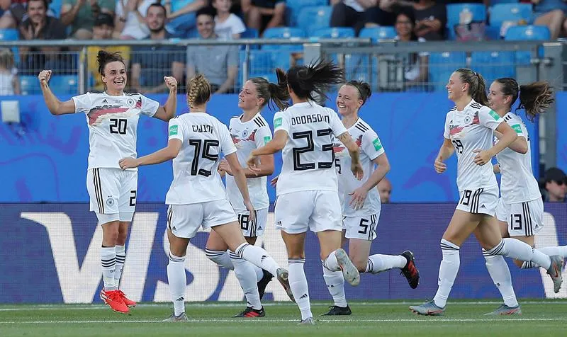 EFE Jugadoras de Alemania celebran una anotación