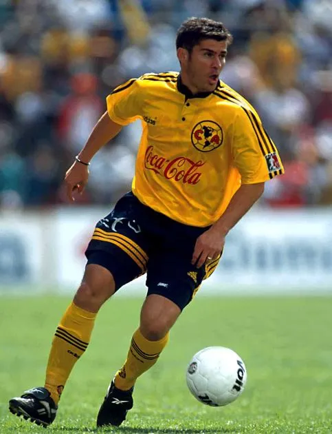 MEXSPORT 'El hijo de Tepic' durante un juego con América