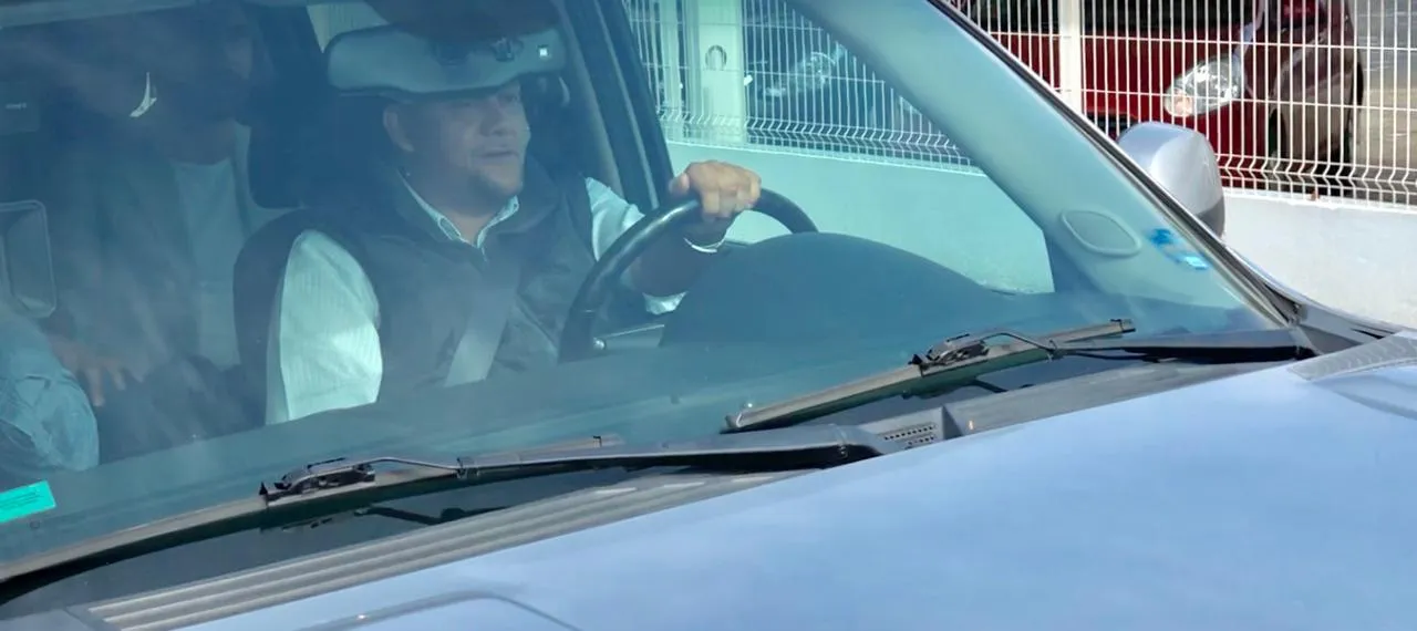 PRESSPORT Oribe en la camioneta en la que dejó el aeropuerto de Guadalajara