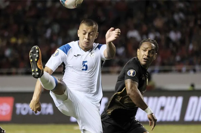 Carlos Montenegro, durante el juego vs Costa Rica en Copa Oro