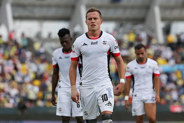 IMAGO7 Abraham González y otros jugadores de Lobos