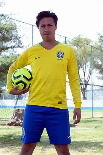 MIGUEL PONTÓN Brayan Raúl, el portero y baterista del ASSA