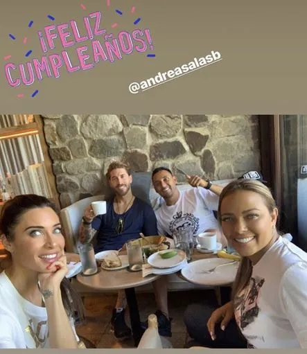 Los jugadores festejan con sus esposas