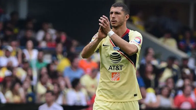 Guido Rodríguez en partido con el América