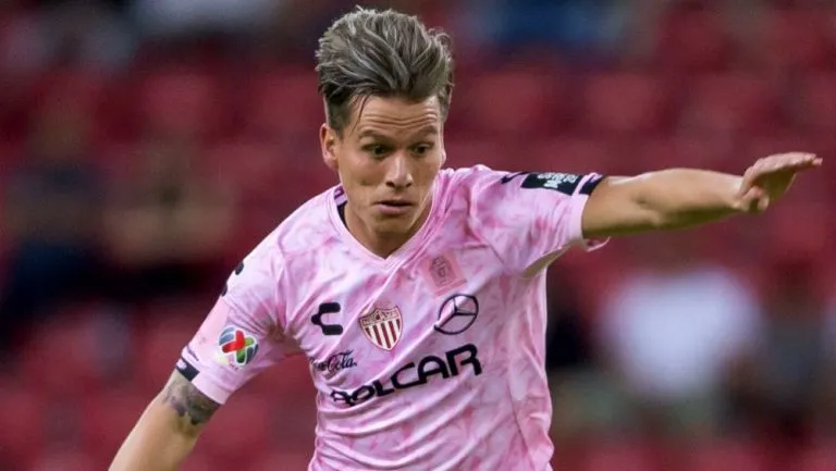 Rubén González durante un partido con Necaxa