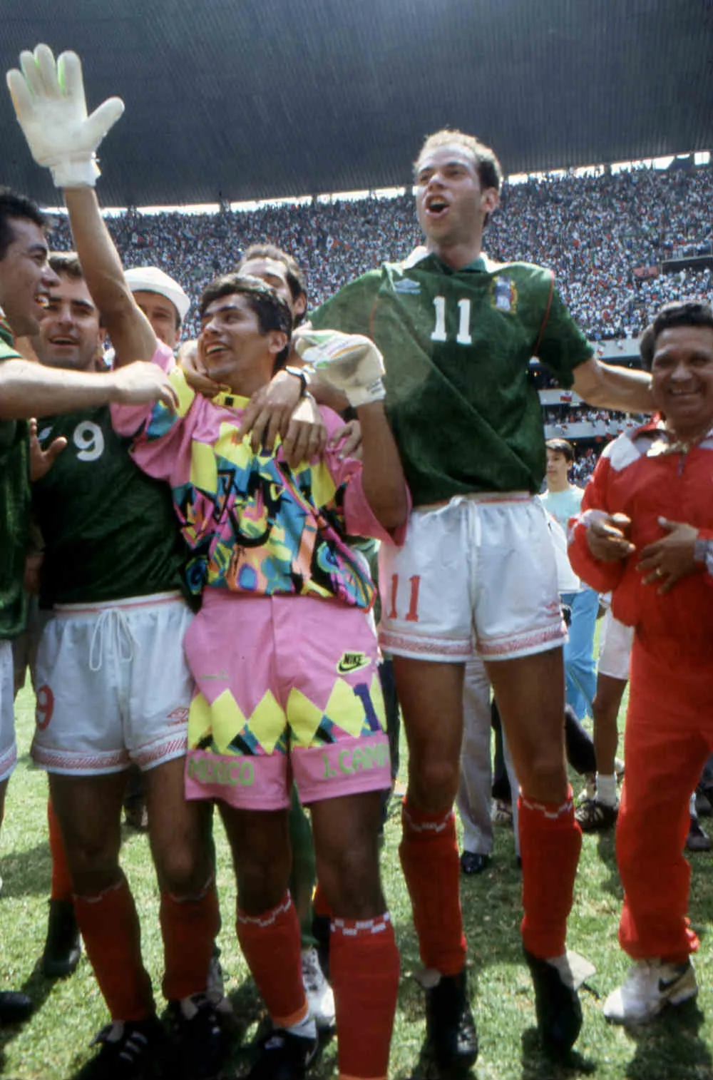 Jugadores del Tri festejan Título de Copa Oro 1993