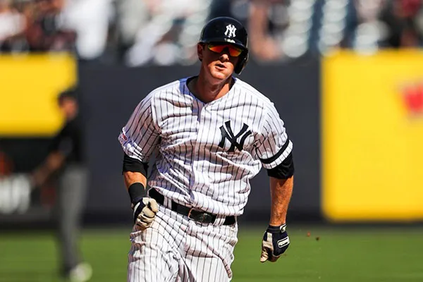 TWITTER @Yankees_Beisbol LeMahieu corre a tercera tras conectar su cuadrangular