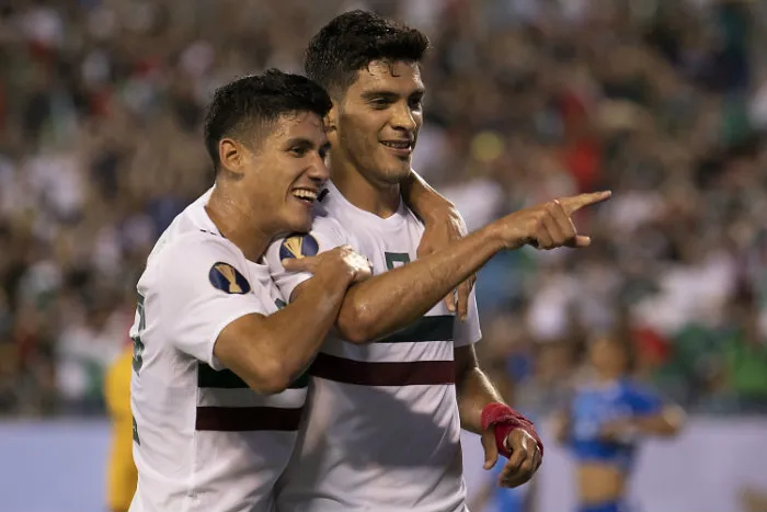 IMAGO7 Antuna y Jiménez festejan gol contra Martinica