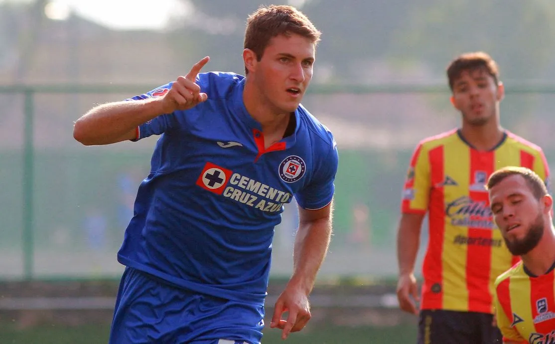 Santiago Giménez celebra una anotación con La Máquina