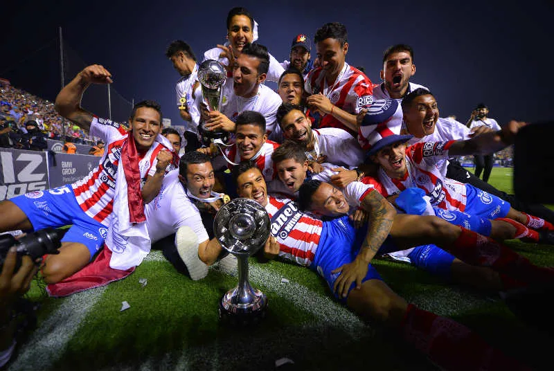IMAGO7 Jugadores del San Luis festejan tras ganar el C2019 del Ascenso