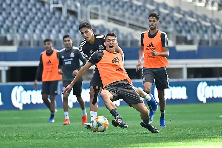 IMAGO7 Héctor Moreno, en el calentamiento previo al duelo contra Ecuador