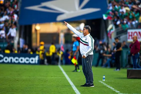 IMAGO7 Gerardo Martino da indicaciones en un partido