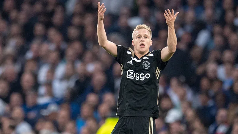 El mediocampista holandés, durante un duelo de Champions