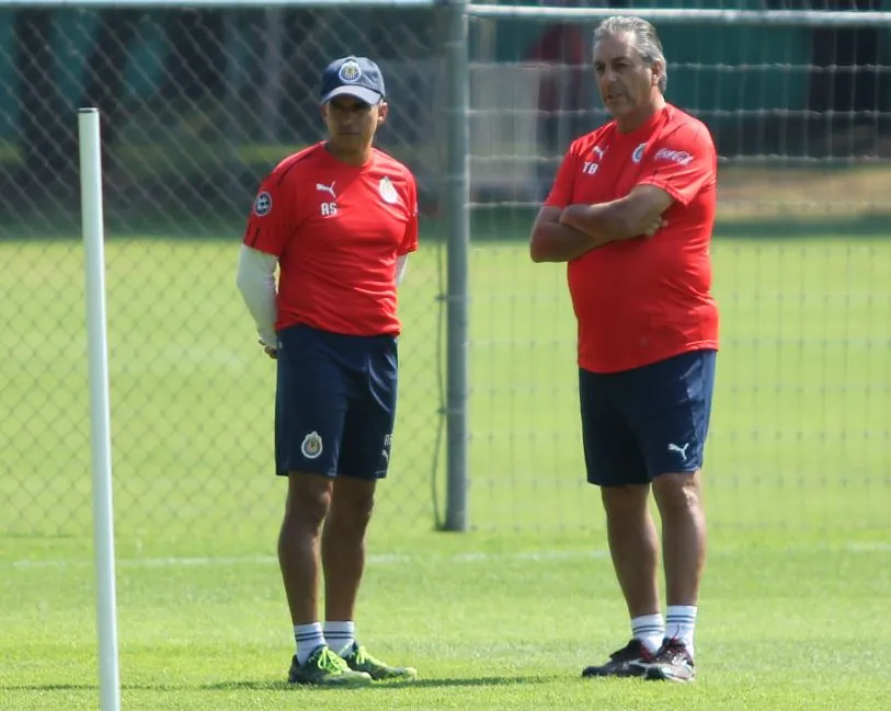 El 'Jefe' sigue de cerca el entrenamiento de sus pupilos